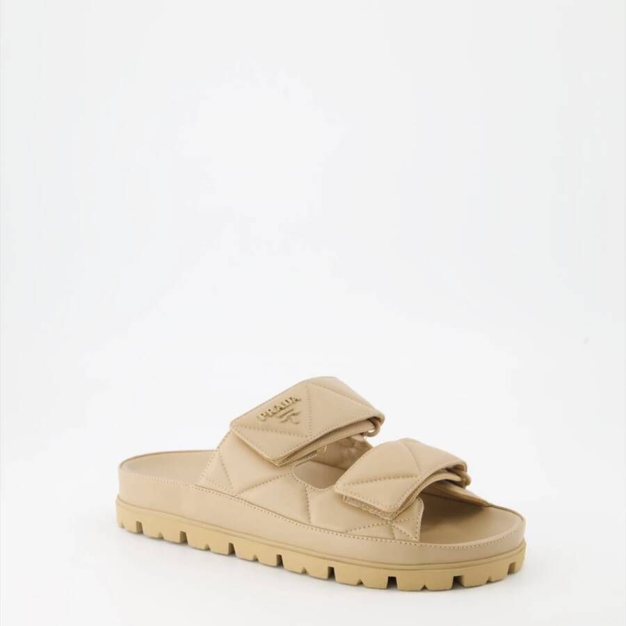 Prada Gewatteerde leren sandalen Beige Dames