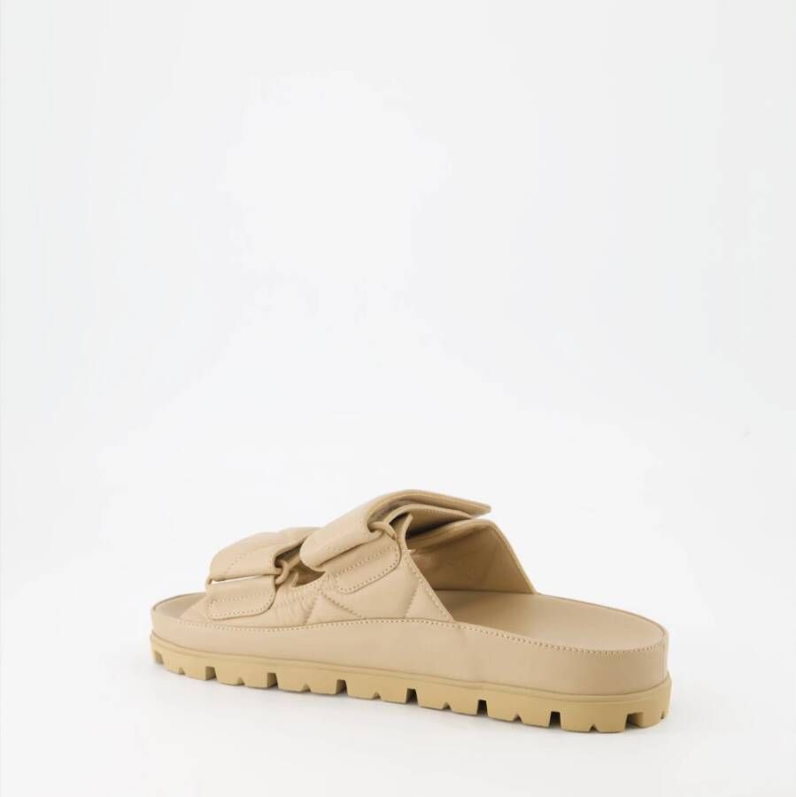 Prada Gewatteerde leren sandalen Beige Dames