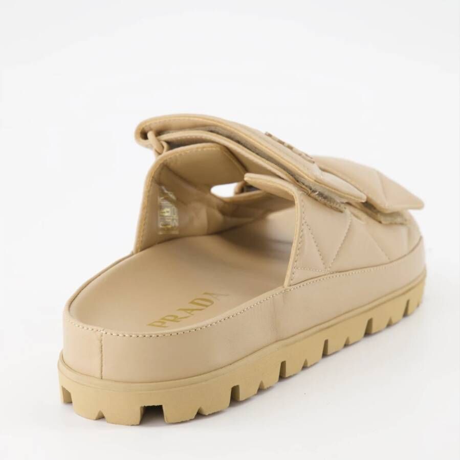 Prada Gewatteerde leren sandalen Beige Dames