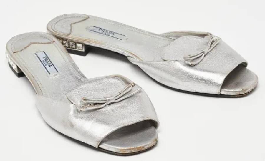 Prada Vintage Pre-owned Leather flats Gray Dames