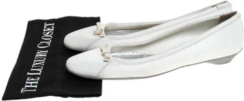 Prada Vintage Pre-owned Leather flats White Dames