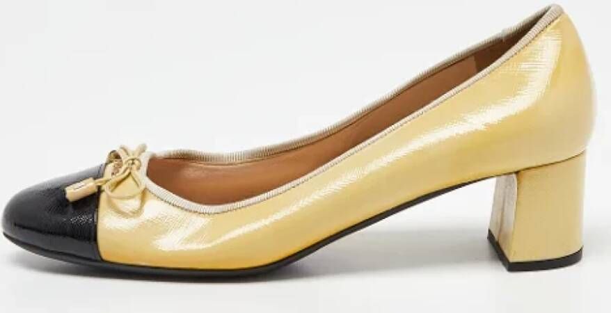 Prada Vintage Pre-owned Leather heels Yellow Dames