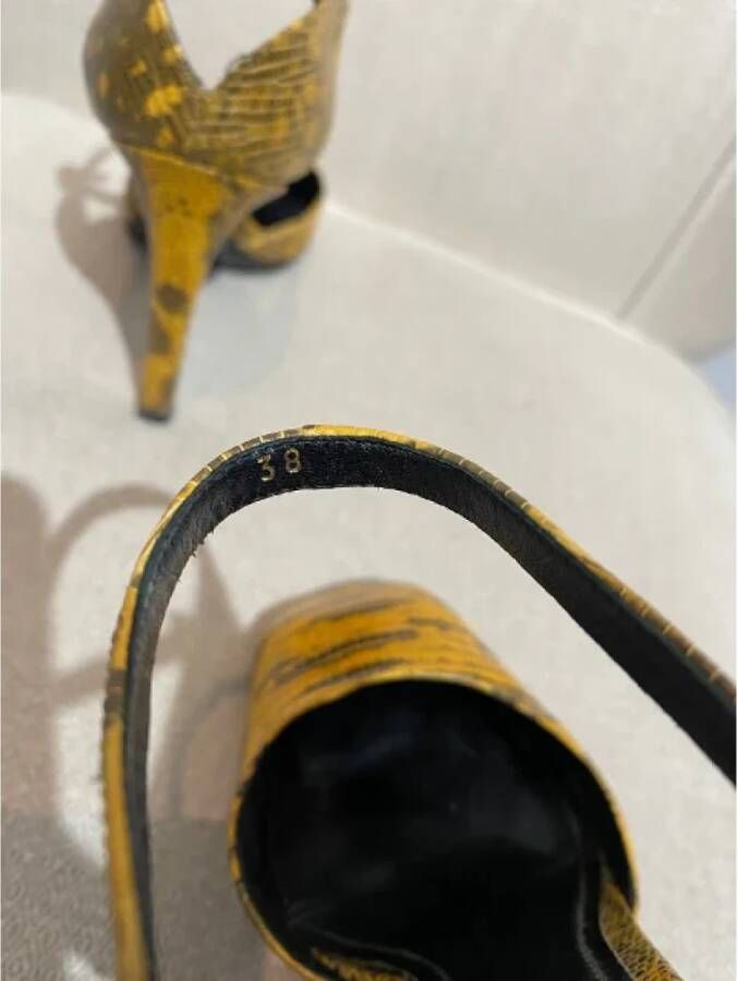 Prada Vintage Pre-owned Leather heels Yellow Dames