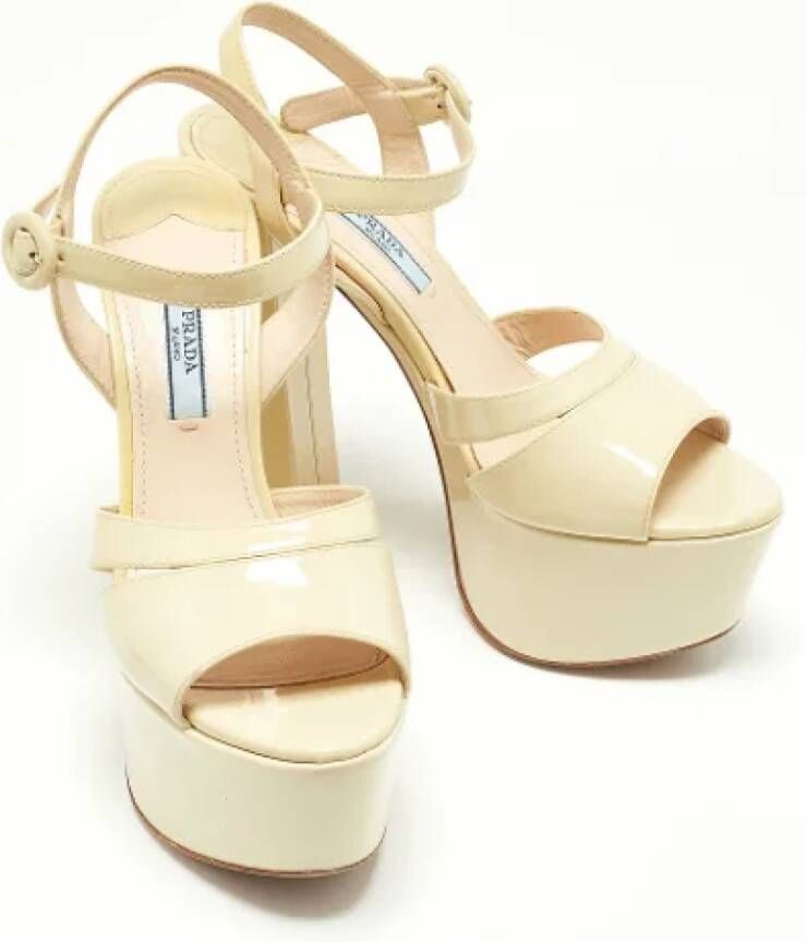 Prada Vintage Pre-owned Leather sandals Beige Dames