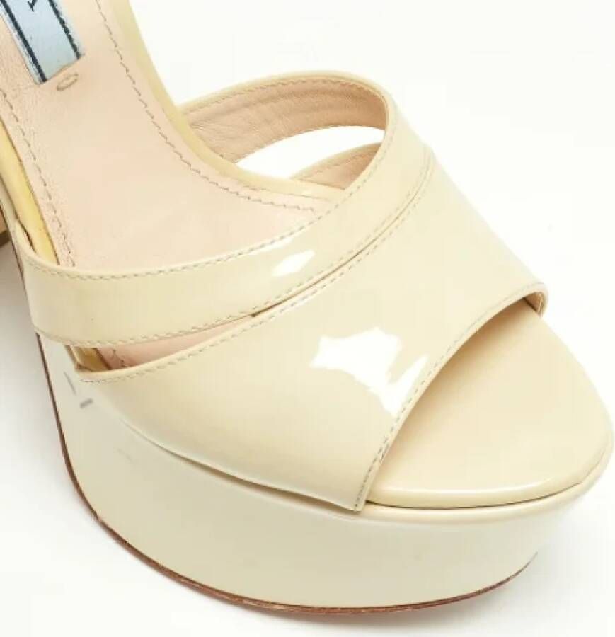 Prada Vintage Pre-owned Leather sandals Beige Dames