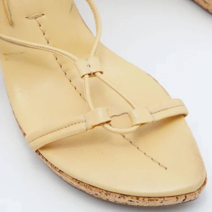 Prada Vintage Pre-owned Leather sandals Yellow Dames