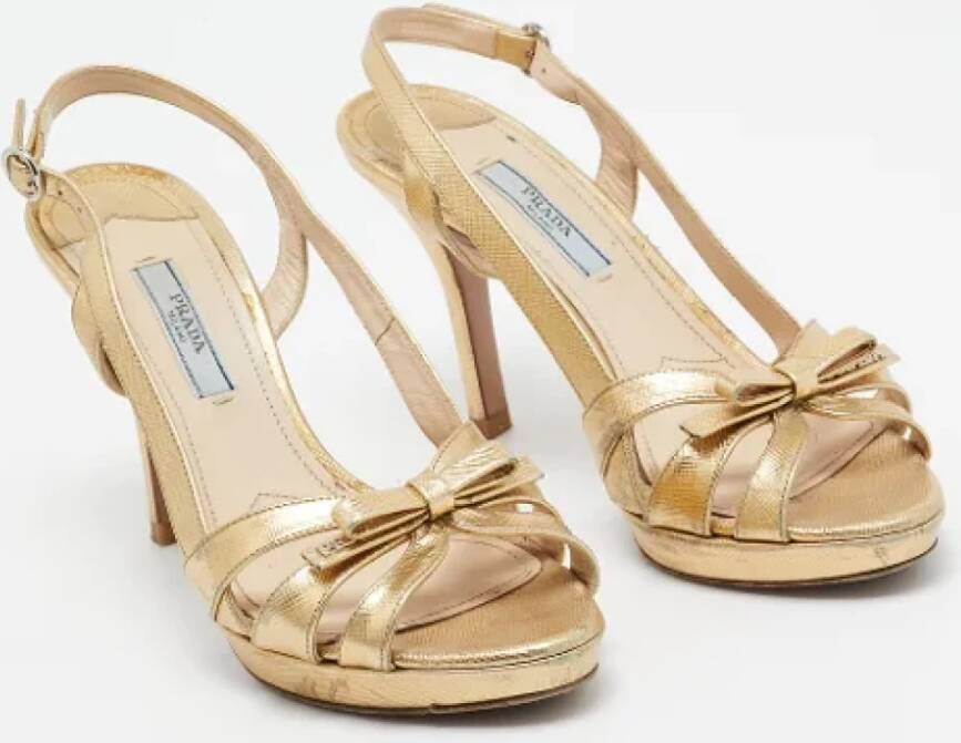 Prada Vintage Pre-owned Leather sandals Yellow Dames