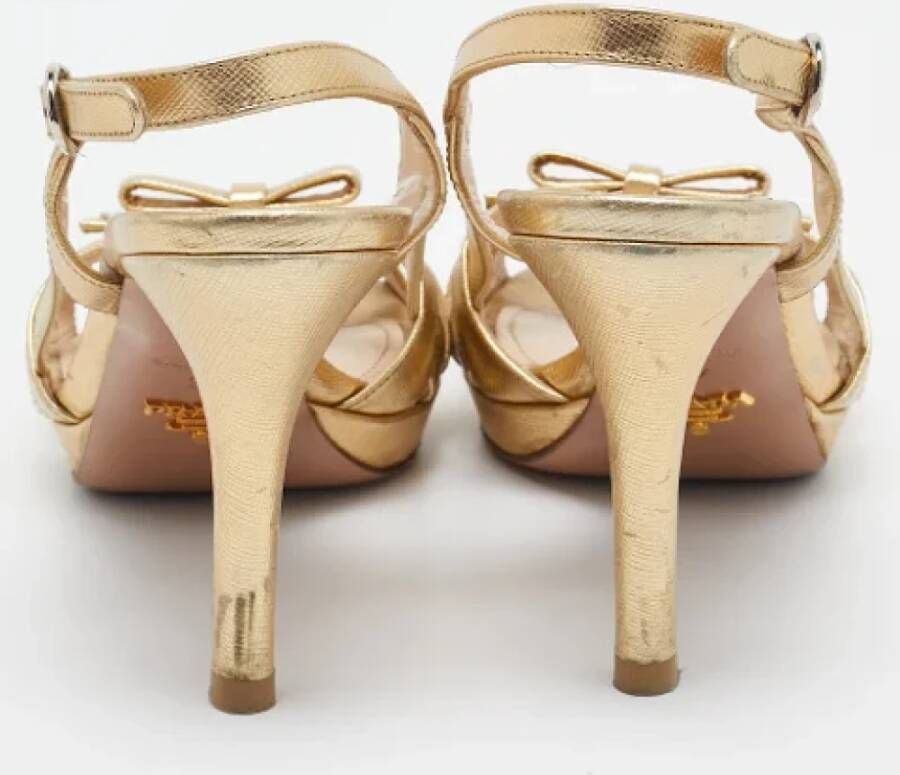 Prada Vintage Pre-owned Leather sandals Yellow Dames