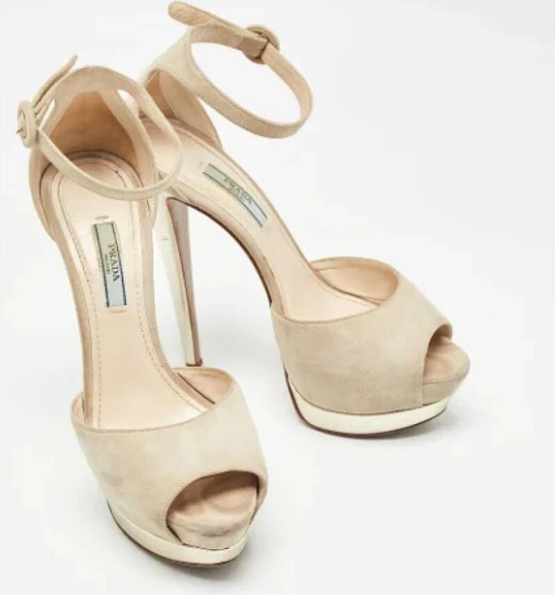 Prada Vintage Pre-owned Suede sandals Beige Dames