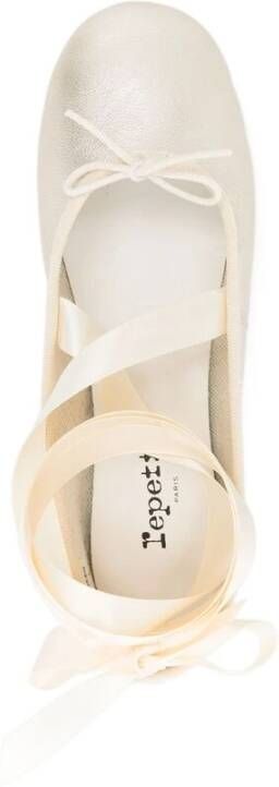 Repetto Goudkleurige enkelband platte schoenen Yellow Dames