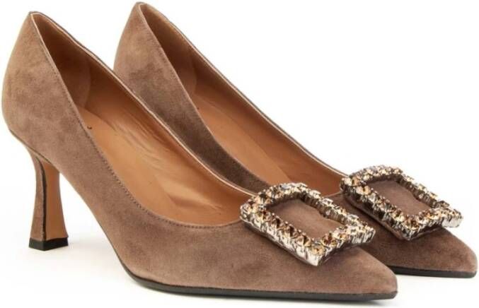 Roberto Festa Lilly Suède Pumps met Bijoux Accessoire Beige Dames