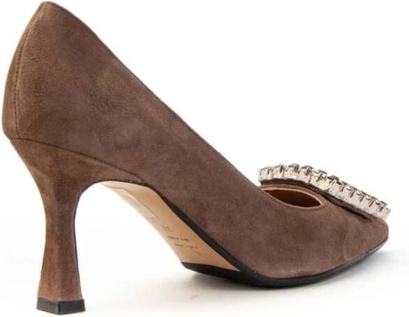 Roberto Festa Lilly Suède Pumps met Bijoux Accessoire Beige Dames