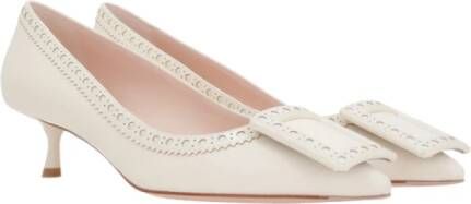 Roger Vivier Ivoor Leren Gesp Hak Pumps Beige Dames