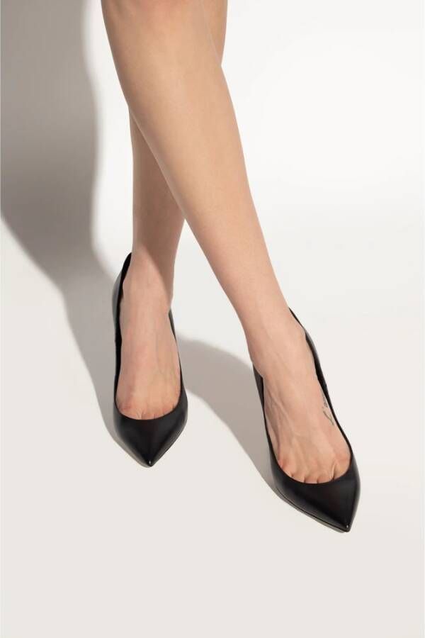 Saint Laurent Zwarte Leren Pumps met Puntige Neus Zwart Dames