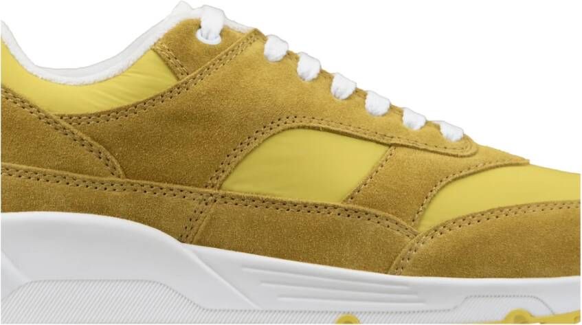 Saint Laurent Sneakers van suède stof met veters en ronde neus Yellow Heren