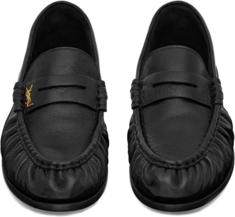 Saint Laurent Zwarte leren loafers met Cassandre-logo Black Dames