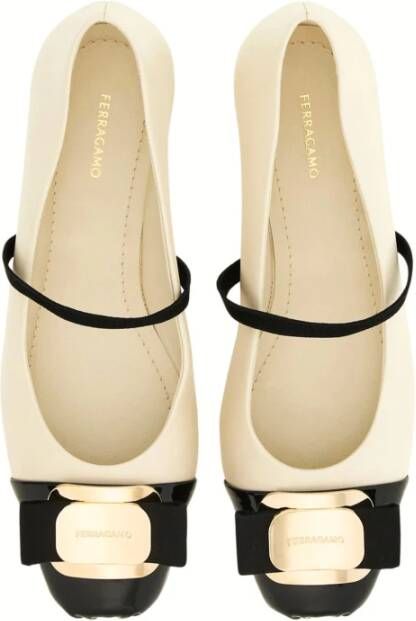 Salvatore Ferragamo Beige Ballet Flats met Vara Design Beige Dames