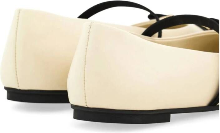 Salvatore Ferragamo Beige Ballet Flats met Vara Design Beige Dames