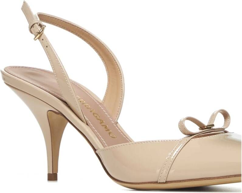 Salvatore Ferragamo Beige Lakleren Hakken met Strik Beige Dames