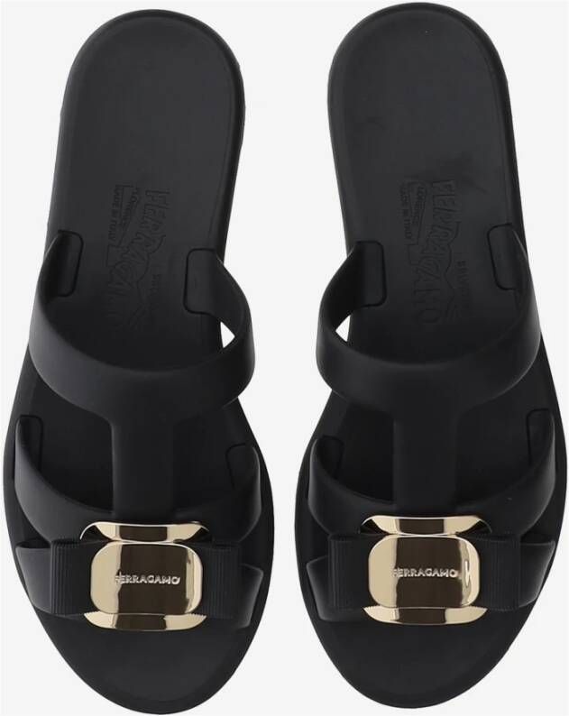 Salvatore Ferragamo Boog Rubberen Sandalen met Gouden Plaat Black Dames