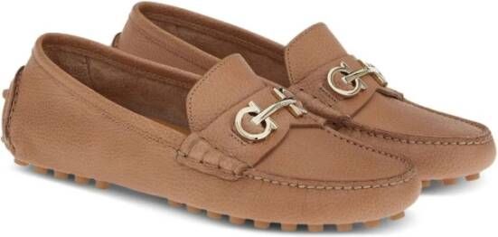 Salvatore Ferragamo Bruine platte schoenen met ornamenthaken Brown Dames