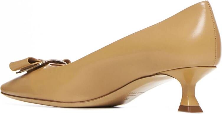 Salvatore Ferragamo Elegante Hakken Beige Dames