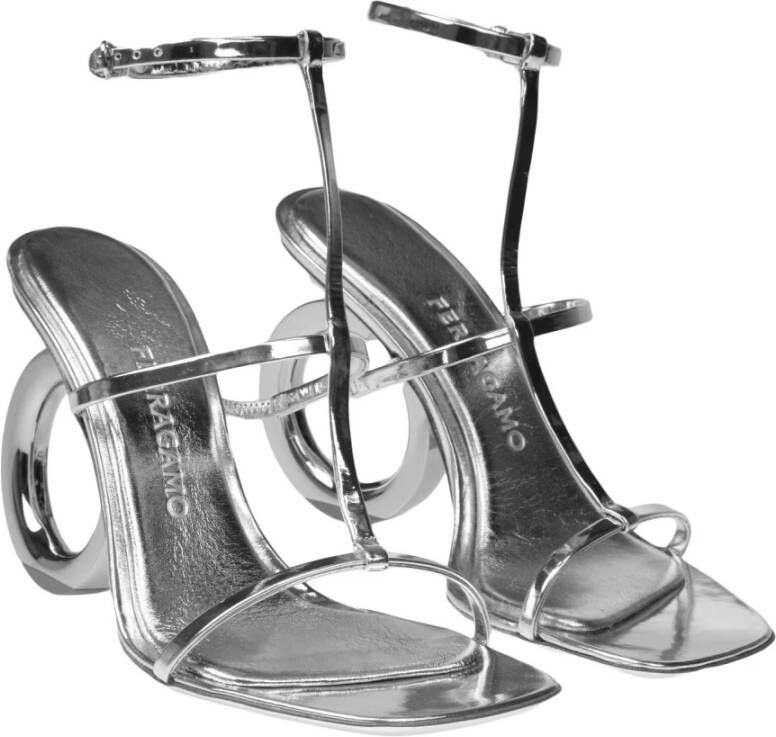 Salvatore Ferragamo Gancini Heel Sandaal in Zilver Leer Gray Dames