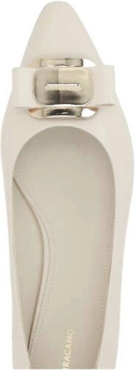 Salvatore Ferragamo Ivoorleren Ballerinas Beige Dames