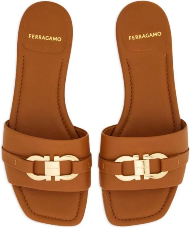 Salvatore Ferragamo Kameelbruine lamsleren sandalen Brown Dames