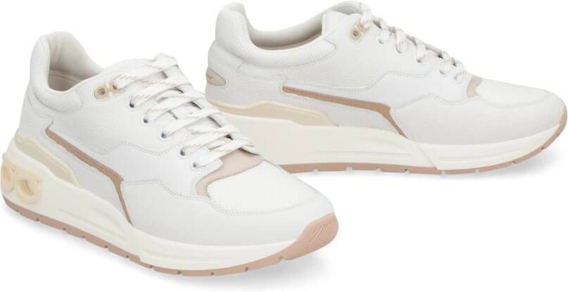 Salvatore Ferragamo Lage Sneakers van Leer en Stof White Dames