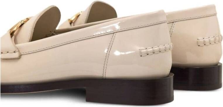 Salvatore Ferragamo Leren Loafers met Goudkleurige Hardware Beige Dames