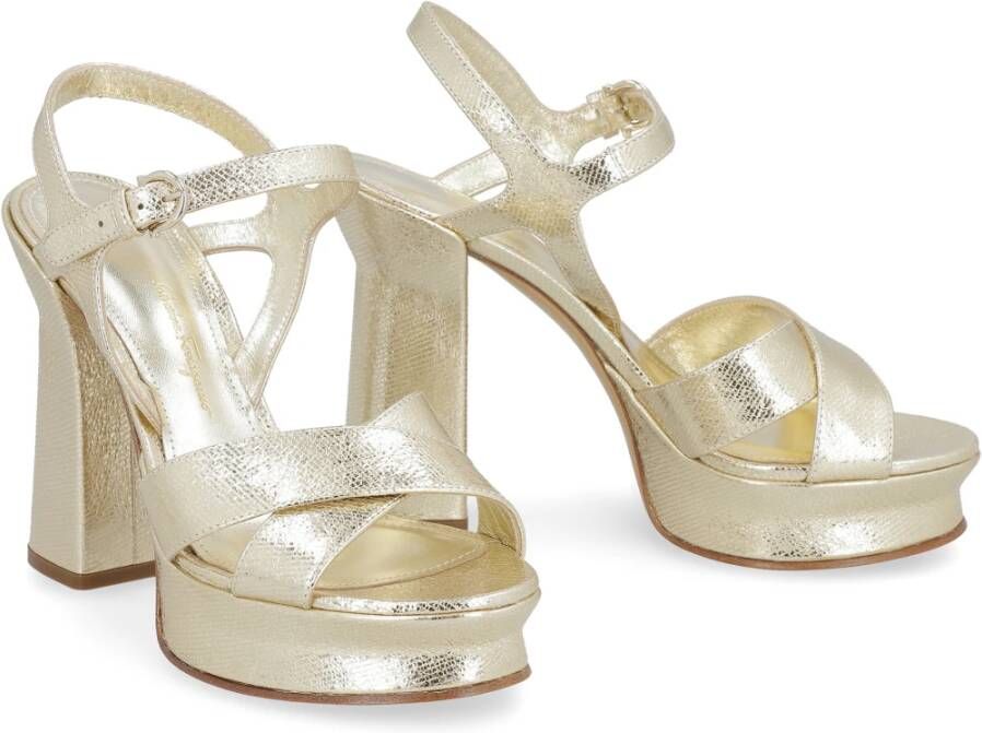 Salvatore Ferragamo Leren Plateau Sandalen Yellow Dames