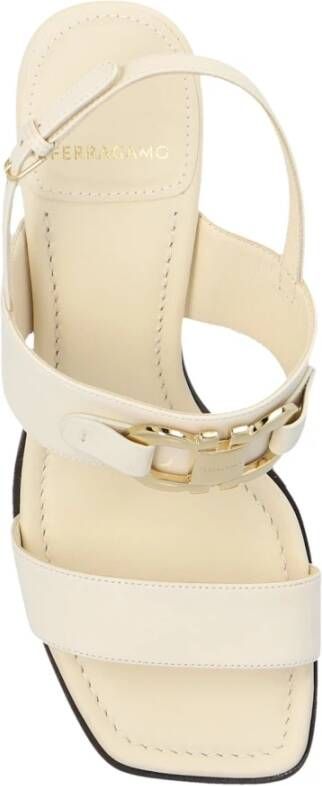 Salvatore Ferragamo Leren Sandalen met Enkelband Beige Dames