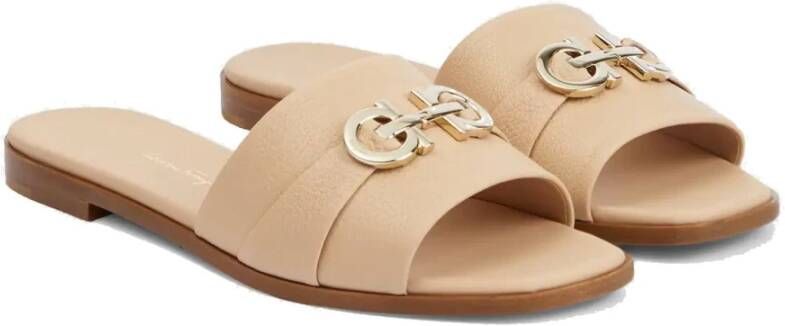 Salvatore Ferragamo Leren sandalen met ronde neus Beige Dames