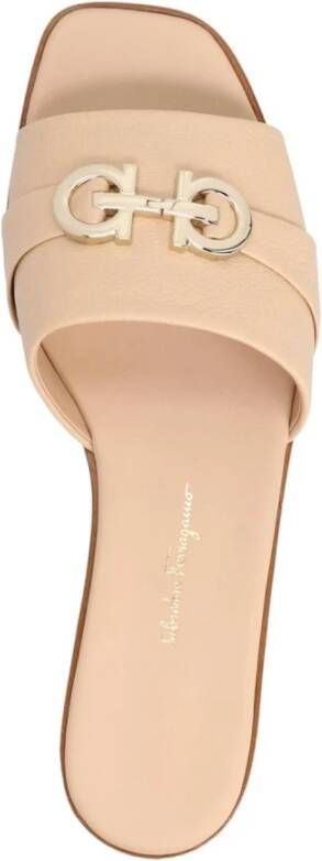 Salvatore Ferragamo Leren sandalen met ronde neus Beige Dames