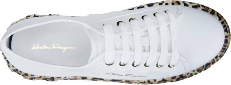 Salvatore Ferragamo Leren Sneakers met Gouden Details White Dames