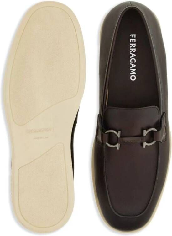 Salvatore Ferragamo Platte Leren Schoenen met Gancini Gesp Brown Heren