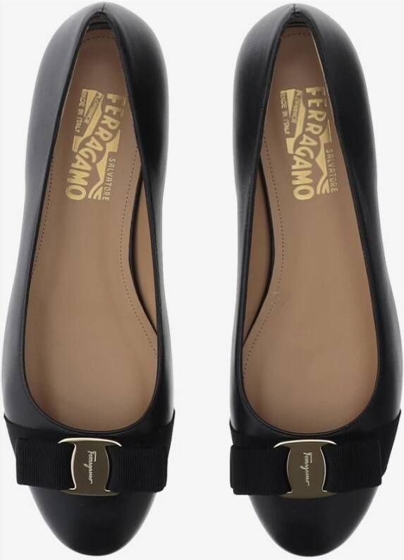 Salvatore Ferragamo Platte schoenen voor dagelijks gebruik Black Dames