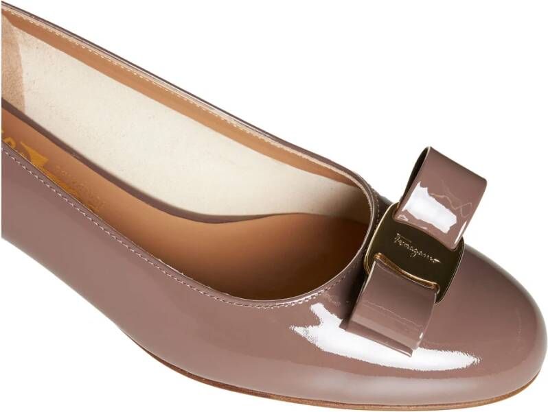 Salvatore Ferragamo Platte schoenen voor vrouwen Brown Dames