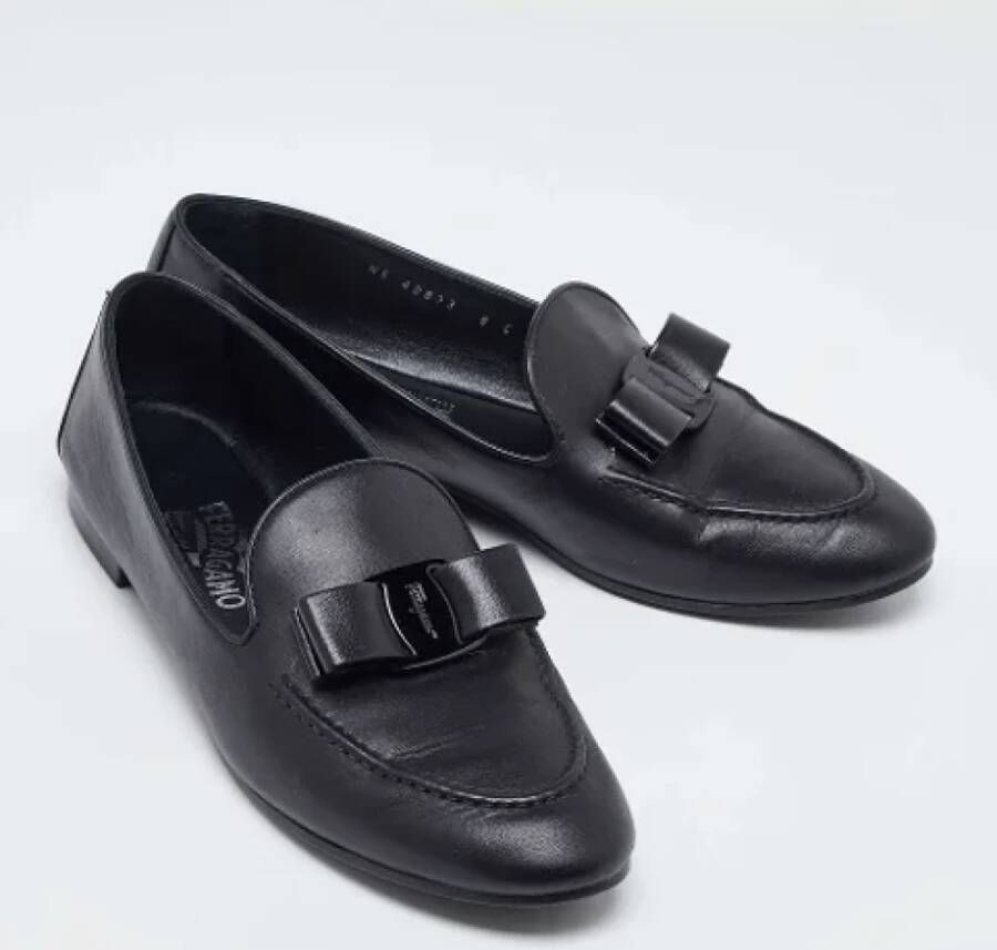 Salvatore Ferragamo Pre-owned Canvas flats Black Dames