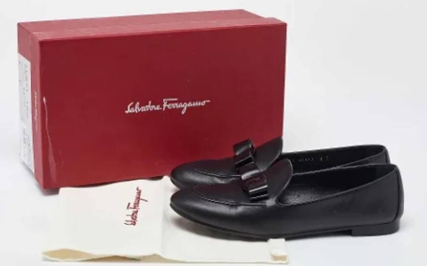 Salvatore Ferragamo Pre-owned Canvas flats Black Dames