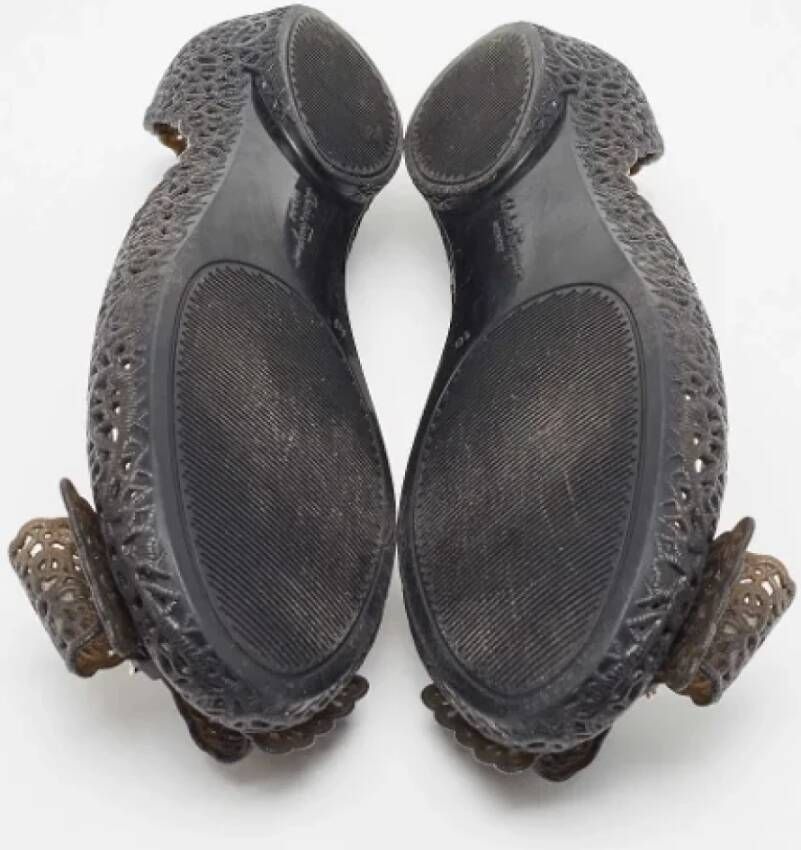 Salvatore Ferragamo Pre-owned Fabric flats Black Dames