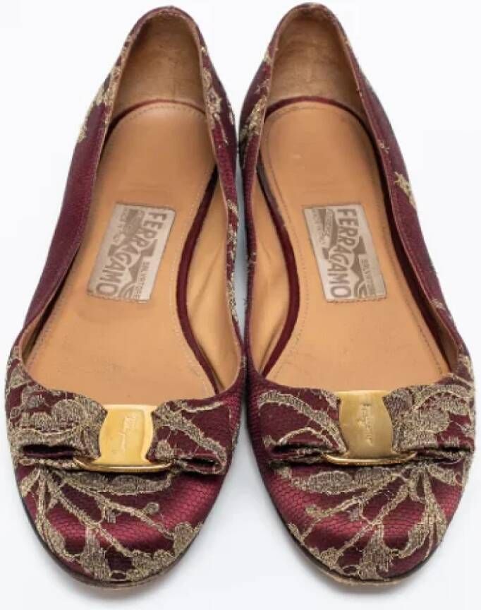 Salvatore Ferragamo Pre-owned Fabric flats Red Dames