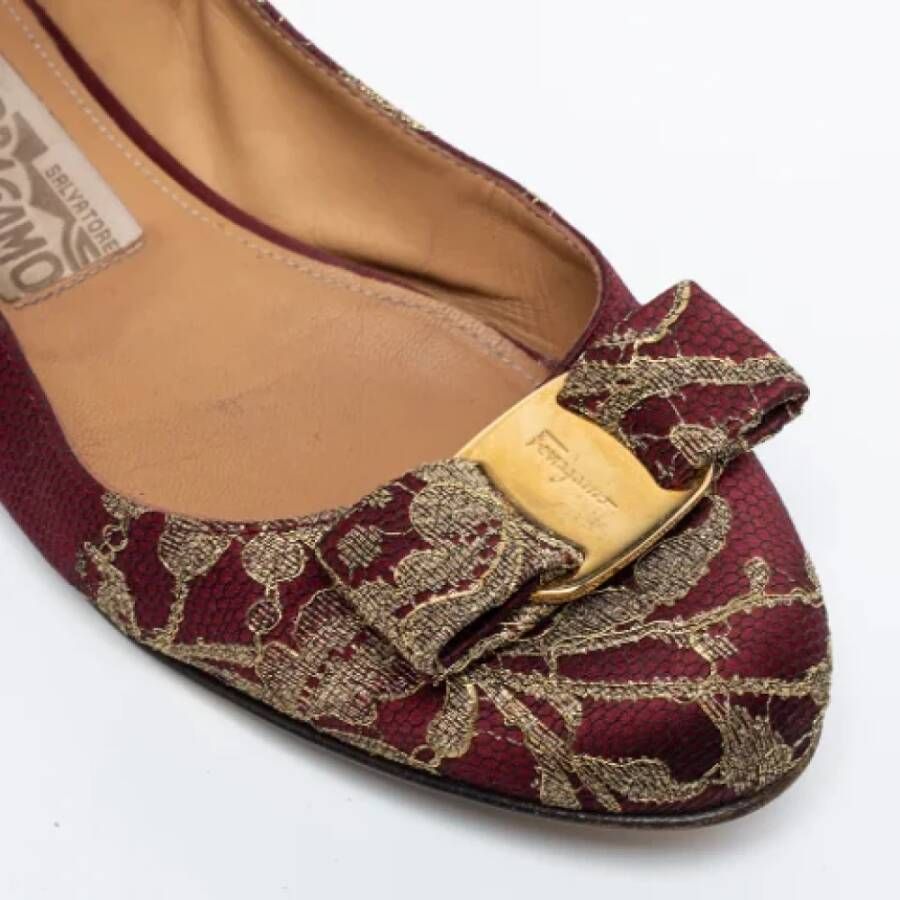 Salvatore Ferragamo Pre-owned Fabric flats Red Dames