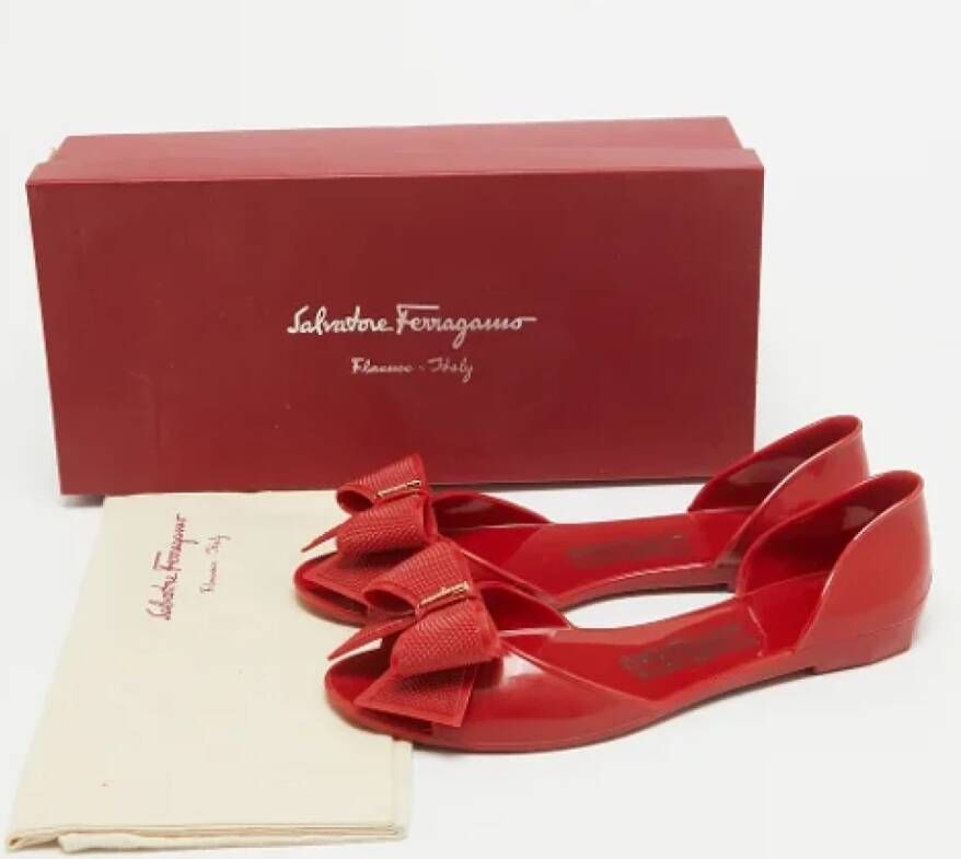 Salvatore Ferragamo Pre-owned Fabric flats Red Dames