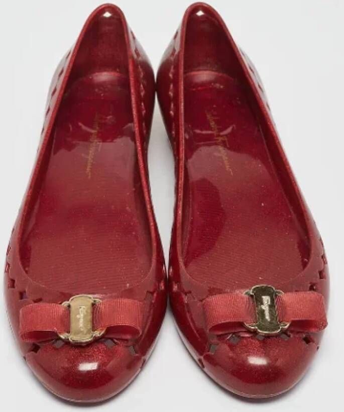 Salvatore Ferragamo Pre-owned Fabric flats Red Dames