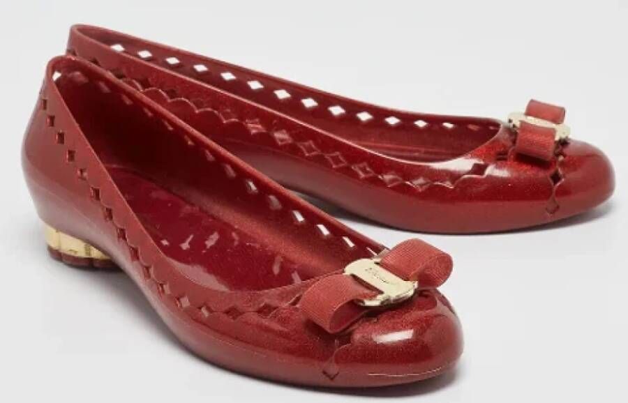 Salvatore Ferragamo Pre-owned Fabric flats Red Dames