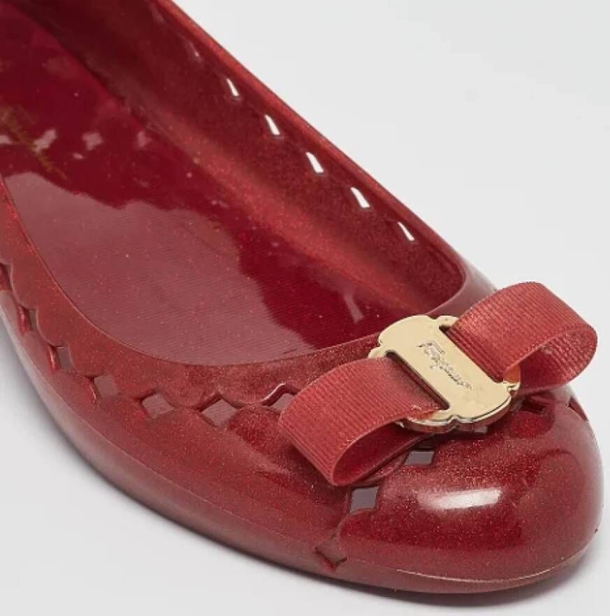 Salvatore Ferragamo Pre-owned Fabric flats Red Dames