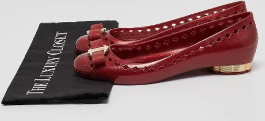 Salvatore Ferragamo Pre-owned Fabric flats Red Dames