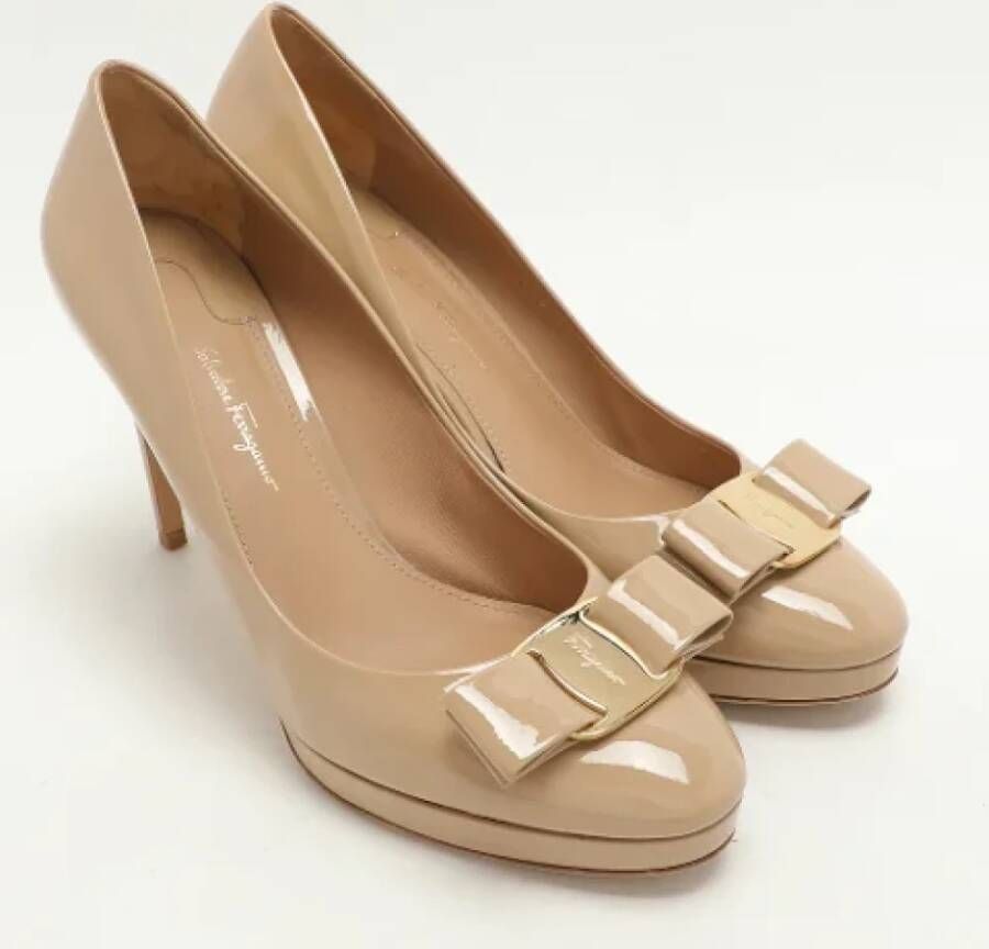 Salvatore Ferragamo Pre-owned Fabric heels Beige Dames